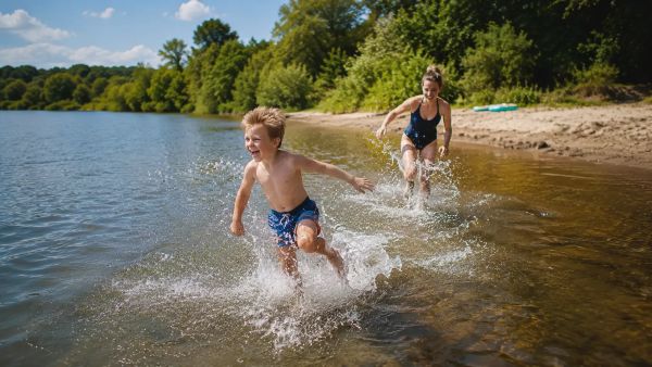 Où campe-t-on en famille au bord de l'eau ?