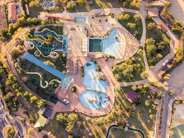 Quels sont les conseils pour camper en toute sécurité et confort en camping 4 étoiles à La Palmyre ?