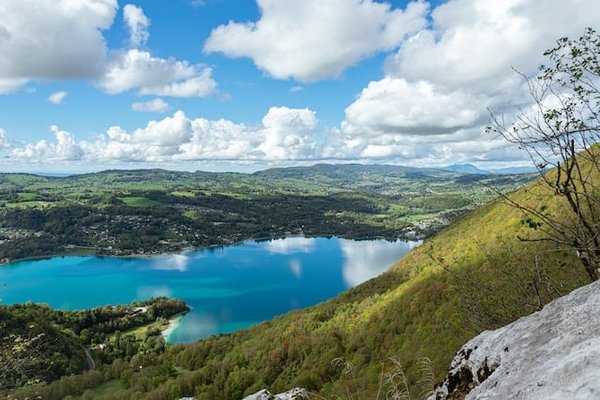 Comment organiser des vacances entre amis au camping du lac de Pareloup ?