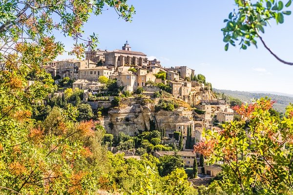 Découvrez les Avis des Campeurs sur les Meilleurs Emplacements de Camping à Gordes